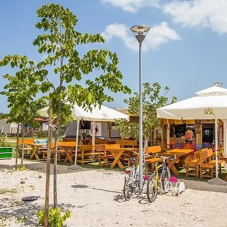キャンプ場 Mobile Homes Sunrise Park Umag 4*