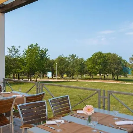 キャンプ場 Mobile Homes Sunrise Park Umag